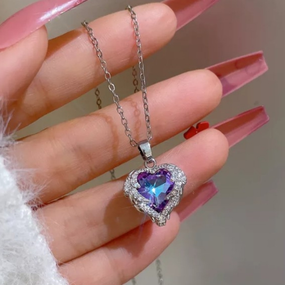 Absolutely stunning necklace purple/blue